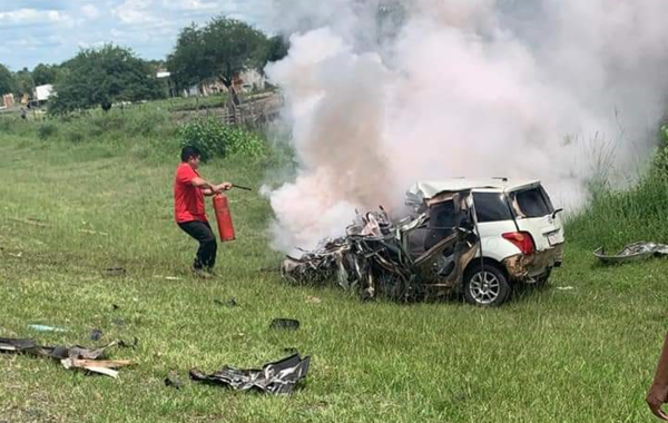 MATÓ A SU ESPOSA Y EN SU HUÍDA CHOCÓ FRONTALMENTE CONTRA UN CAMIÓN
