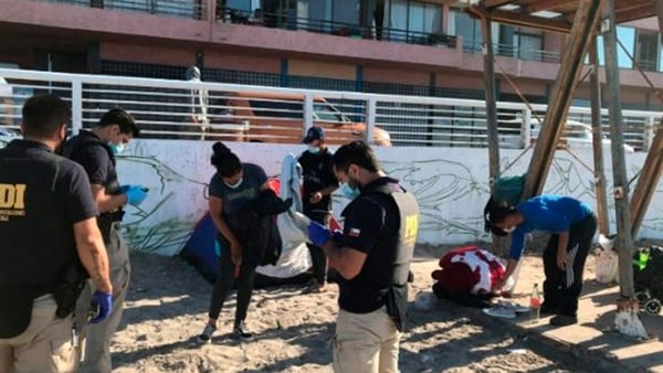Desalojaron a decenas de familias venezolanas que dormían en una playa en Chile » Ñanduti