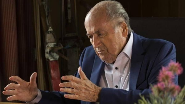 HOY /  Blatter, el expresidente de la FIFA, hospitalizado en estado grave