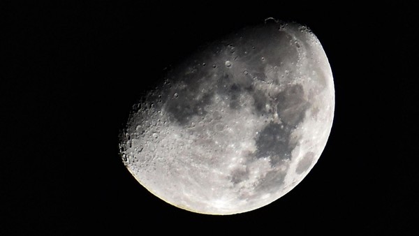 Una sesión de fotos de la Luna revela cómo 'se tambalea' en el cielo durante cada órbita » Ñanduti