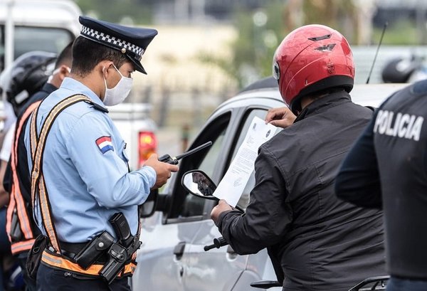 Demoran a madre y sus hijos en barrera policial | Noticias Paraguay