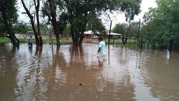 Más de 80 familias damnificadas en Cruce Pioneros solicitan asistencia