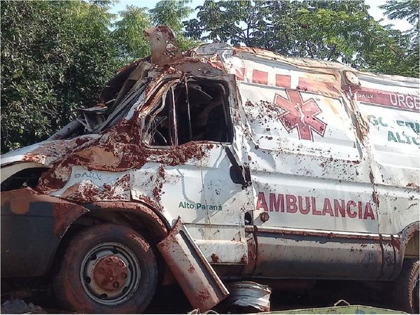 Vuelco de ambulancia produjo el deceso de una paciente