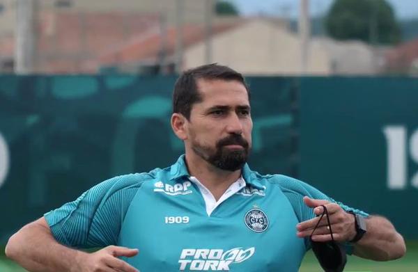 Gustavo Morínigo asume en Coritiba