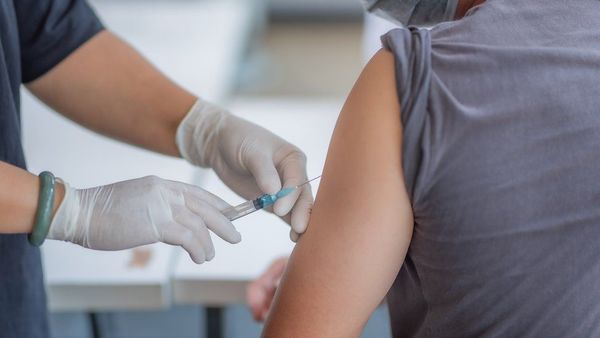 Expertos de OMS dicen que intervalo entre dosis de la vacuna de Pfizer puede llegar a seis semanas | .::Agencia IP::.