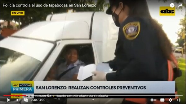 Policía entrega tapabocas en las calles, pero advierte que luego se vienen las multas - Nacionales - ABC Color