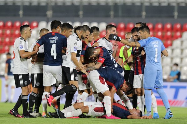 'En cancha no nos ganaron un clásico', disparó 'Popi' Muñoz