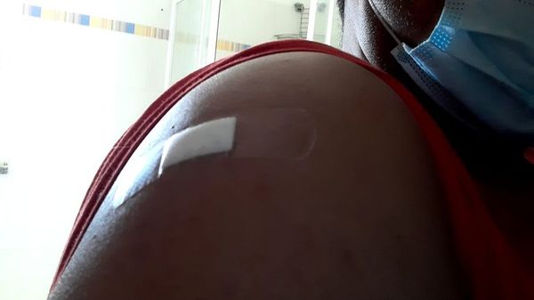 Enfermero paraguayo residente en Milán fue vacunado contra el covid y comparte sus esperanzas - Mundo - ABC Color