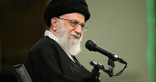 La Nación / COVID-19: líder iraní prohíbe importación de vacunas estadounidenses y británicas