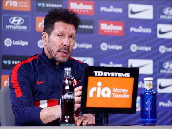 Simeone: "No hay que buscar tanto, estoy muy feliz en el Atleti"