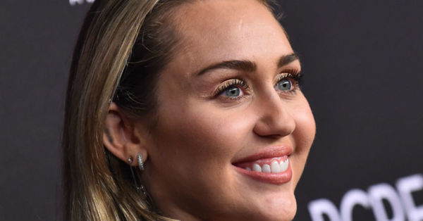 El extraño ritual de Miley Cyrus antes de irse a dormir - C9N