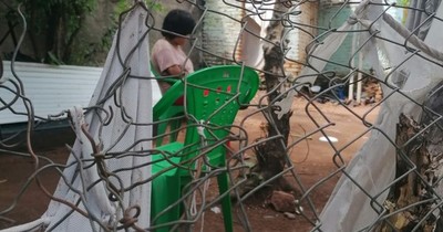 La Nación / Vecinos de Areguá apelan a la solidaridad para construir vivienda a madre con hijos con discapacidad