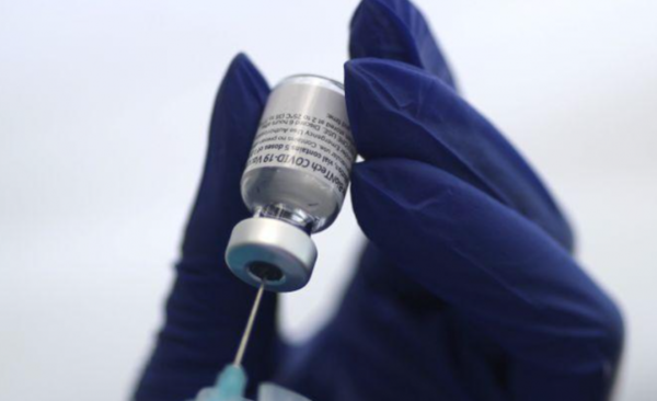 HOY / Estudio indica que la vacuna de Pfizer y BioNTech sería eficaz contra mutaciones del COVID-19
