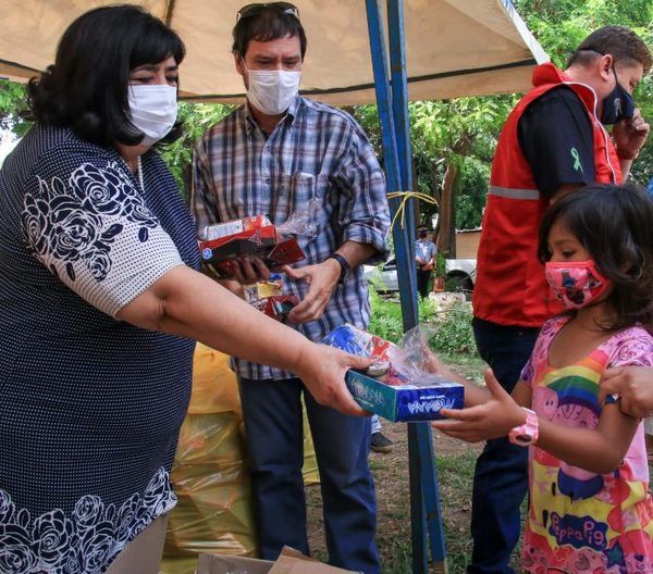 Entregan juguetes a niñas y niños afectados por el incendio en la Chacarita » Ñanduti