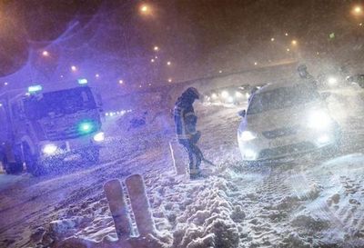 Caos en las carreteras españolas por una de las mayores nevadas de las últimas décadas