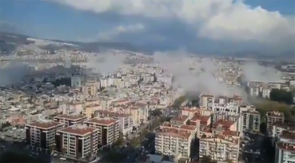Terremoto de 7,0 remece a Grecia y Turquía: hay edificios caídos