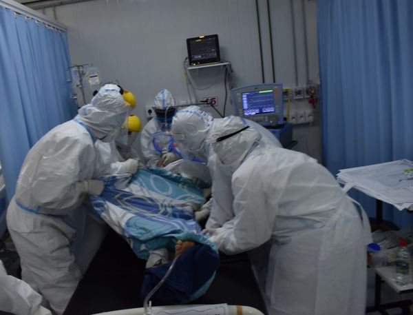 Unidad de Cuidados Intensivos: Lugar dinámico que pone a prueba diariamente al personal de blanco - Nacionales - ABC Color