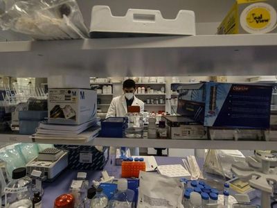 UE redobla esfuerzos contra el Covid-19 en varios frentes