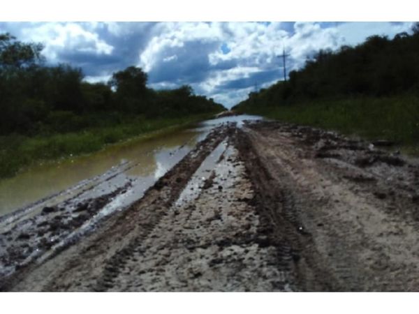 Inundación y cortes de rutas tras intensas lluvias en el Chaco