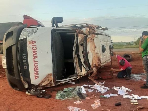 Crónica / Vuelco de una ambulancia mata a nenita