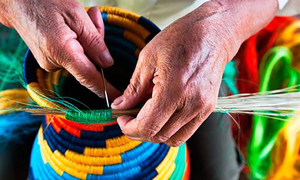 Curso de historia latinoamericana a través de objetos de arte, diseño y artesanía