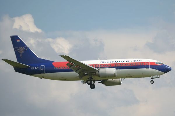 Se pierde el contacto con un Boeing 737 de compañía indonesia tras su despegue - Mundo - ABC Color