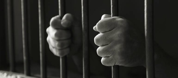 HOY / Condenan a 27 años de cárcel a un hombre que mató a martillazos y degolló a su pareja