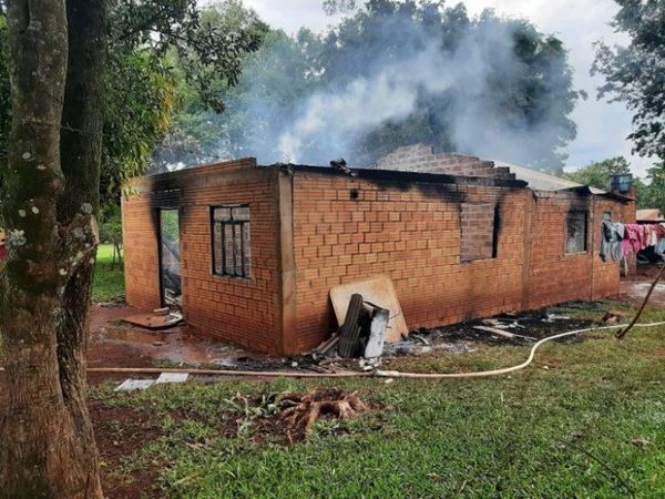 Incendio consume vivienda en su totalidad en Naranjal