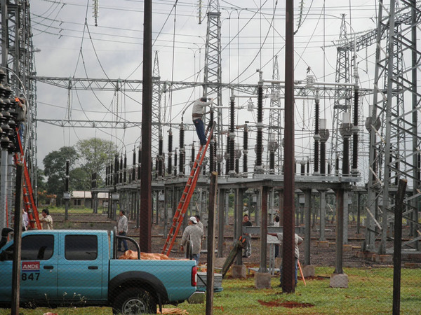 ANDE contará con US$ 200 millones para mejorar su red de distribución