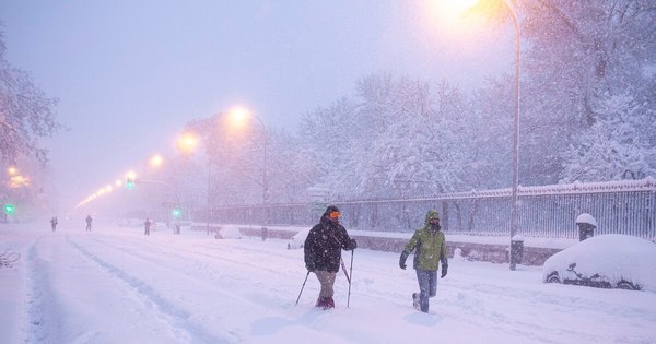 La Nación / Una tormenta de nieve siembra el caos en España