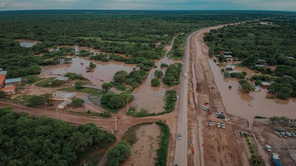 Prohíben circulación de camiones pesados en Loma Plata por inundaciones