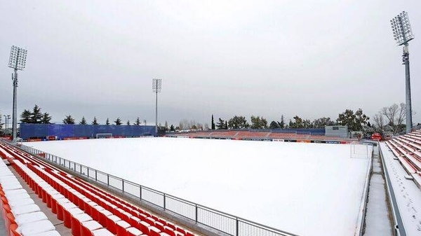 HOY / Temporal de nieve paraliza el fútbol español, con 26 partidos suspendidos