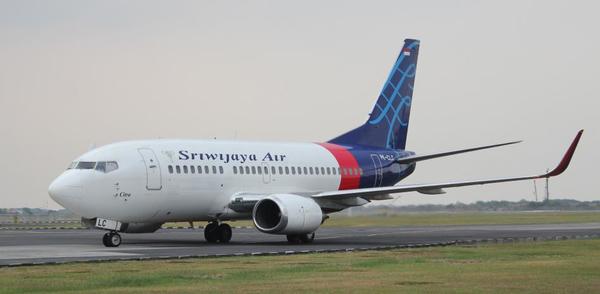 Indonesia: se pierde el contacto con un Boeing 737 con 62 personas
