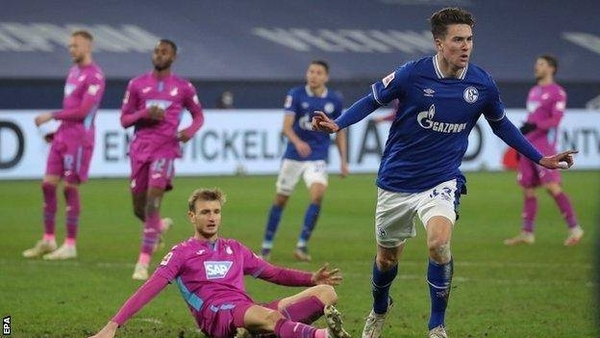 HOY / Schalke resucita con goleada y sale del sótano de la Bundesliga