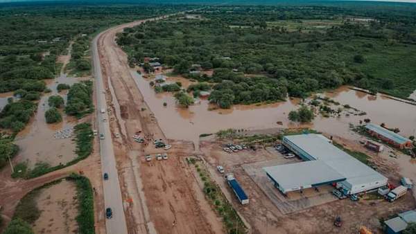 Controlan la situación y rehabilitan el tránsito en zonas inundadas tras intensas lluvias en el Chaco » Ñanduti