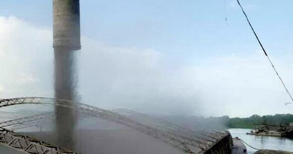 La Nación / A raíz de un leve ascenso del río Paraguay, la INC restableció la carga de barcazas