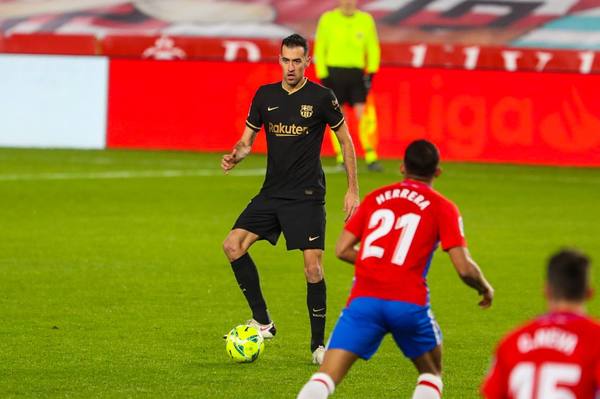 Busquets entra en la historia del Barcelona