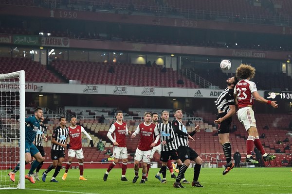 El Newcastle de Almirón pierde ante Arsenal y le dice adiós a la FA Cup