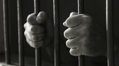 Condenan a 27 años de cárcel a un hombre que mató a martillazos y degolló a su pareja