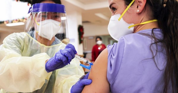 La Nación / La pandemia gana fuerza y acelera la vacunación
