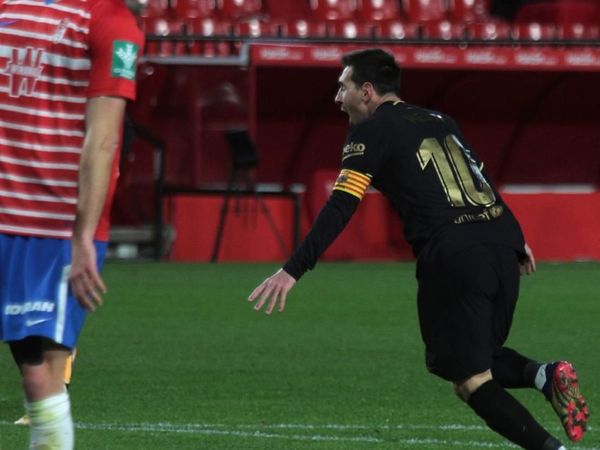 Lionel Messi festeja en una jornada tormentosa