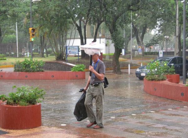 Meteorología anuncia una jornada calurosa con lluvias