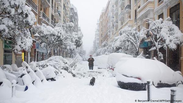 Tres fallecidos y caos en España por tormenta de nieve