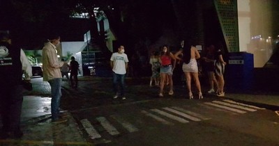 La Nación / Relajamiento total: intervienen varios locales nocturnos pasadas las 00:00 en Asunción