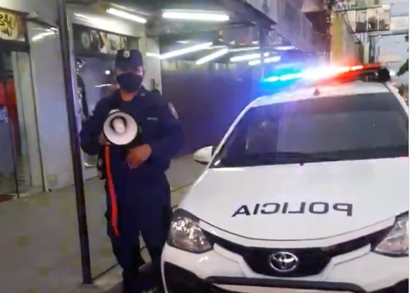 Policía Nacional: "Es más fácil respirar con tapabocas que con respirador artificial" - ADN Digital