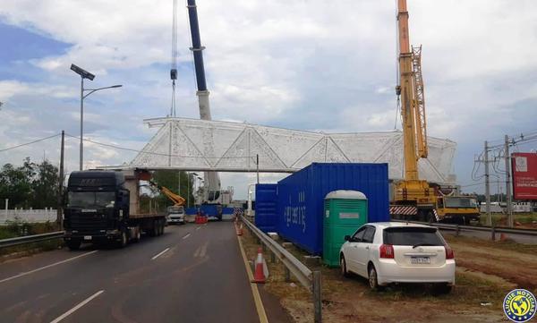 Montaje de la pasarela de Ñandutí en Ñu Guasu •