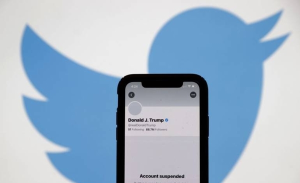 HOY / Trump, suspendido "de por vida" en Twitter: ¿medida acertada o censura a la libertad de expresión?