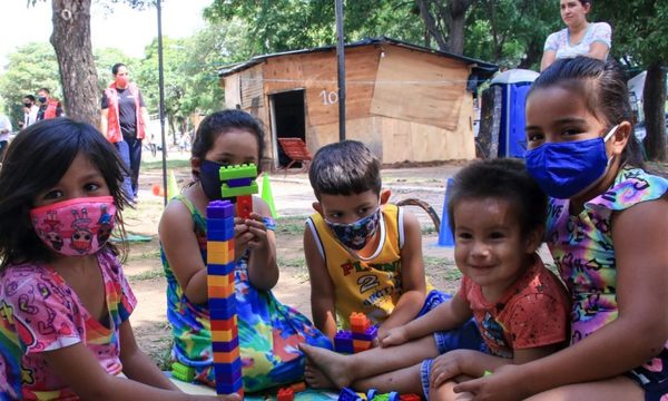 Festejo de Reyes con niñas y niños víctimas del incendio en la Chacarita