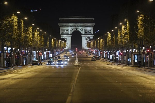 Francia amplía el toque de queda en ocho departamentos