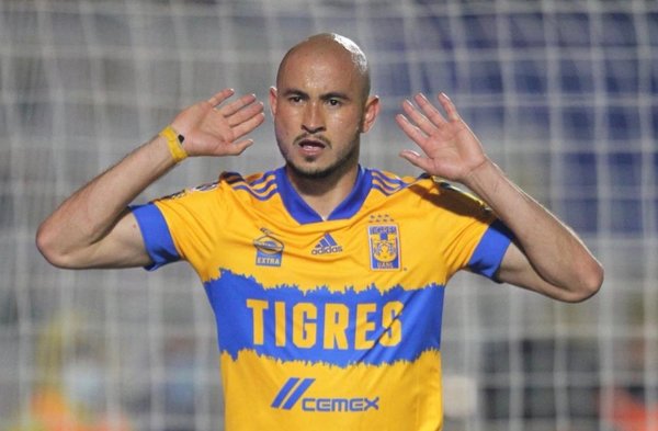 Carlos González anota en su estreno con Tigres